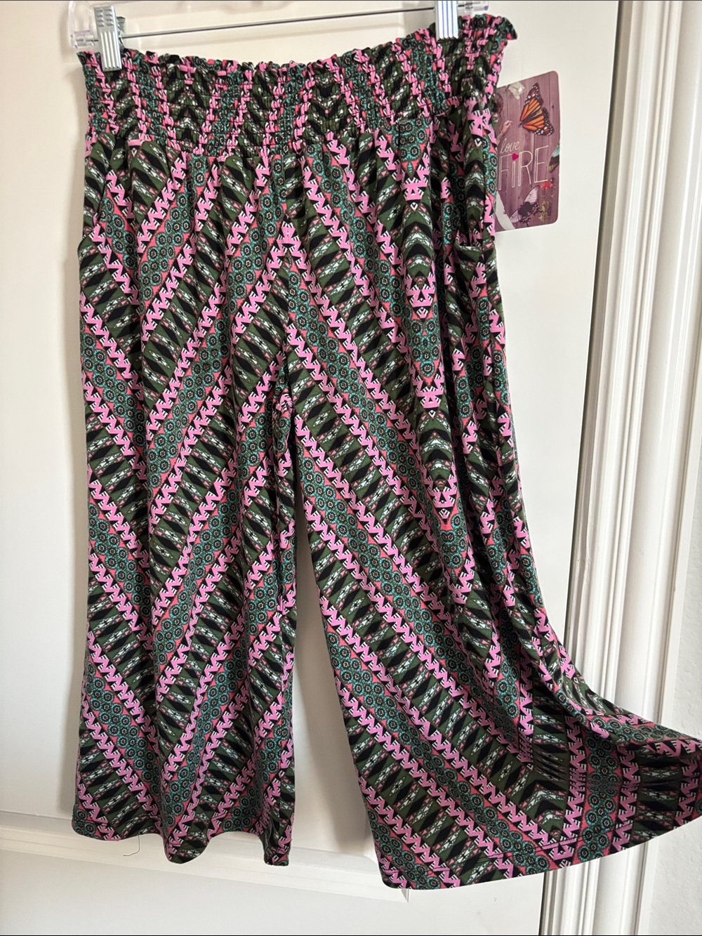 Love, Fire Women’s Pink & Green Smocked Waist Casual Culottes size L